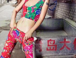 去理发店？爱丝的写真集让你直接享受强制服务！