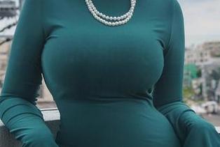 在线看博主Alina Becker的写真，乌鸦一飞冲天，真不晓得在哪里落地！