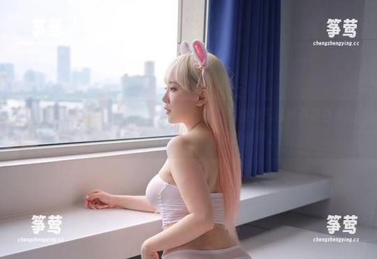 走！私拍Dami(퀸다미)毛衣美图，潜在的模特气息真不是白来的，咱也得努力提升一下自我修养。