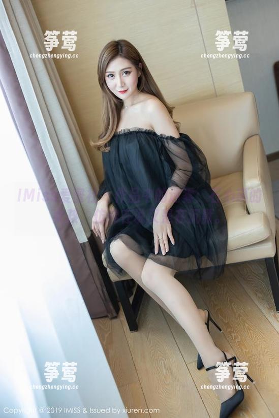 IMiss爱蜜社-石心琪 IMiss爱蜜社 - 作品中的迷雾:石心琪的女孩,仿佛在说又是在沉默。