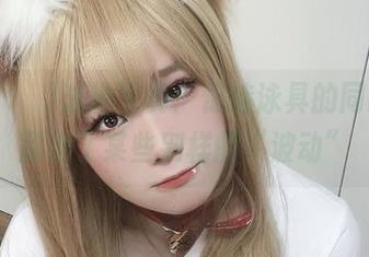 Sira(시라)泳池写真：保持泳具的同时，也露出了某些别样的“波动”
