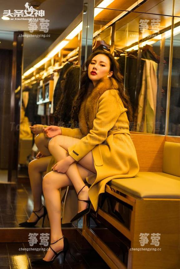 TouTiao头条女神-李丽莎 TouTiao头条女神 - 李丽莎的爱的箴言:看她如何让图包变魔法