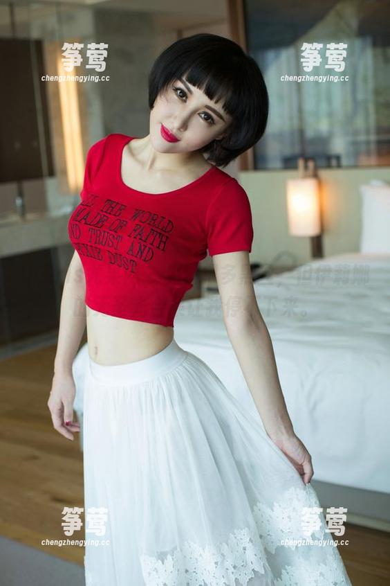 UGirls尤果网-伊莉娜 UGirls尤果网 - 见过很多黑丝,但伊莉娜的无圣光合集让我停不下来。