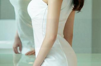 UGirls尤果网 - 天台写真见证了赵伊彤的“高处不胜寒”,难道她真敢站在边缘?