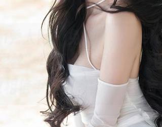 Xiuren秀人网 - 免费!Angela小热巴的“裤里丝”写真,状况百出,连我都不敢相信手里的零食不能消音。