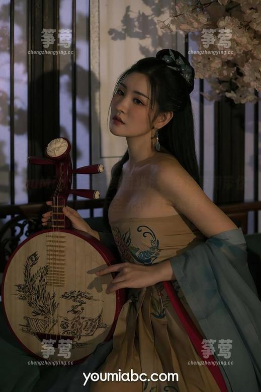 YouMi尤蜜荟-合法萝莉 YouMi尤蜜荟 - 美图找法,合法萝莉带你逛腿展,无圣光纯靠腿本身!