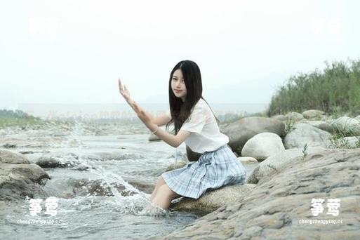 eloise软软 每一张eloise软软的黑丝图片都是免费邀请,我心甘愿投降。