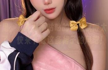 图片里，九言从不咕咕的白裙飘得太好看了，快来下载这条裙子的风吧！