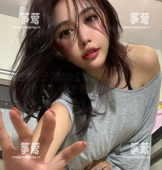 于芷晴 微密圈 - 于芷晴的全套金灿灿内衣,恰似闪亮星辰,别致又迷离的图片显现