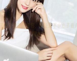 克拉女神 - 依娜丝的美腿图包，真让人不小心多看几眼，差点打翻水杯