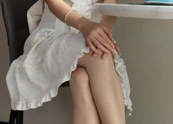 初夏女神 - 给依依点个赞！M码酒红连衣裙、黑靴子构成的图集，都是此生只服她！