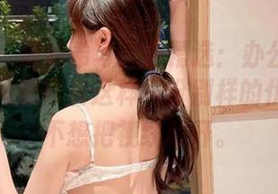 微密圈 - 周妍希写真集精选：办公环境里的她，竟然带着这样一份别样的优雅，真不想把视线移开。