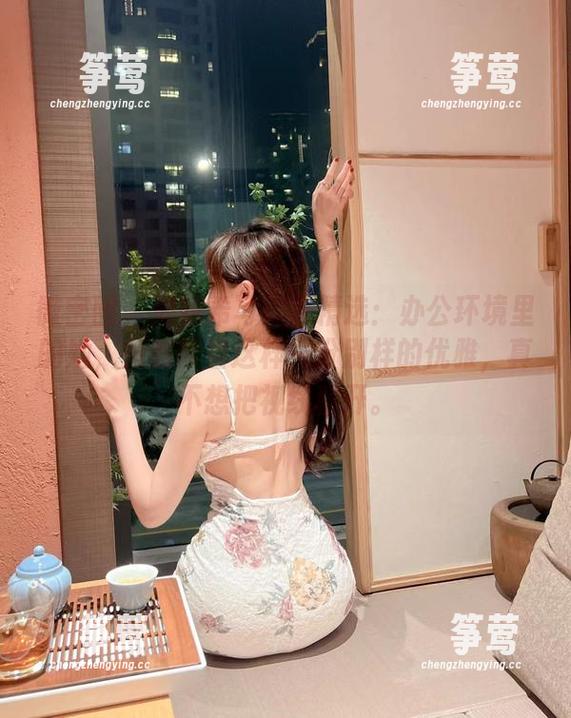 周妍希 微密圈 - 周妍希写真集精选:办公环境里的她,竟然带着这样一份别样的优雅,真不想把视线移开。