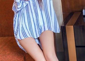 头条女神 - 小热巴:灰丝私拍,让我体会到了灰色也能很有个性。