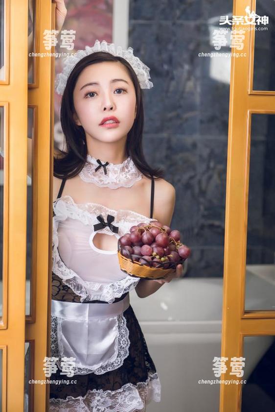头条女神-张蓝欣 头条女神 - 翻出张蓝欣泳装的美图,哎呀,壁纸儿子都要留着儿女任性了!