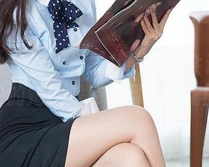 头条女神 - 担心松果儿的姐姐会让人脸红，私拍中的她就是那种目不转睛的存在。