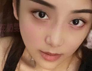 微密圈 - 在奶雯的黑皮裙私拍图包中,发现新本命了!