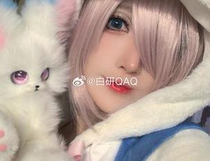 看，妖君白研的私拍图包，像是在翻看一些小秘密，慢慢来，也许会有新发现。
