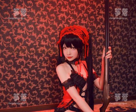 妖少you1 分享妖少you1的圣诞写真:这个节日,颜值才能是主角!