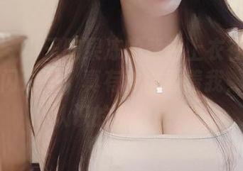 微密圈 - 小玉吃果冻的紫色上衣在在线高清中闪闪发亮,真有种你看着我,我却不认识的复杂感。