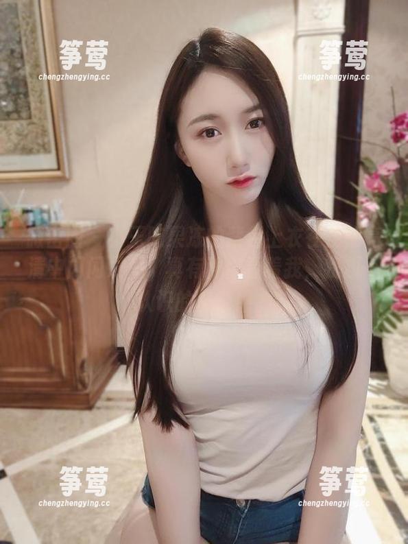 小玉吃果冻 微密圈 - 小玉吃果冻的紫色上衣在在线高清中闪闪发亮,真有种你看着我,我却不认识的复杂感。