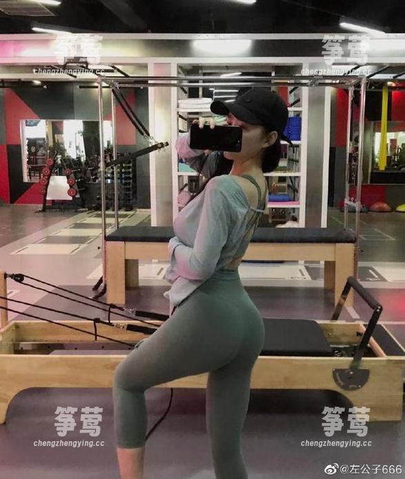 左公子666 微密圈 - 或许是左公子666对女仆的诠释太深奥,高清写真竟让我陷入思考:这是怎样的剧情设定?
