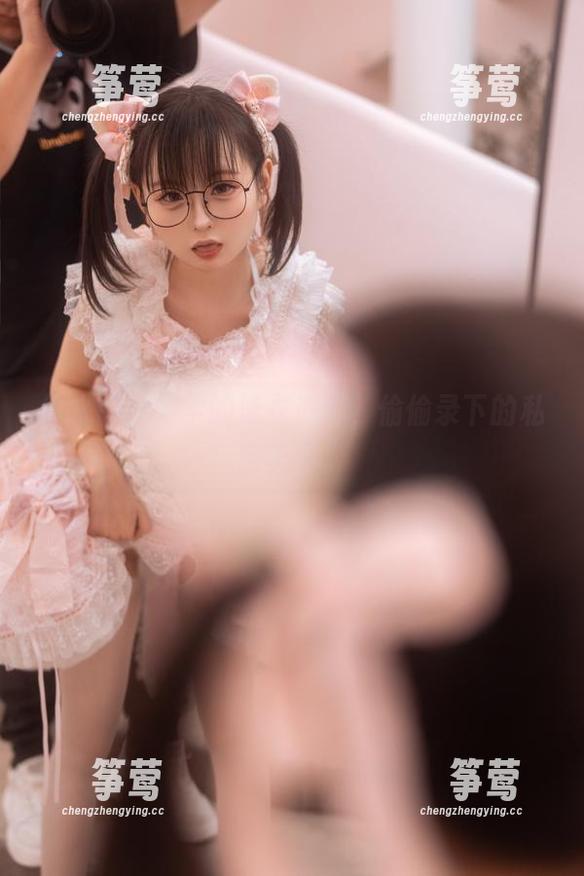 幼水铃衣 幼水铃衣同学的泳衣派对,偷偷录下的私房美图。