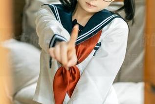 看幼水铃衣的温泉体操服菲林，你的眼里也许还是热气腾腾的泡澡。