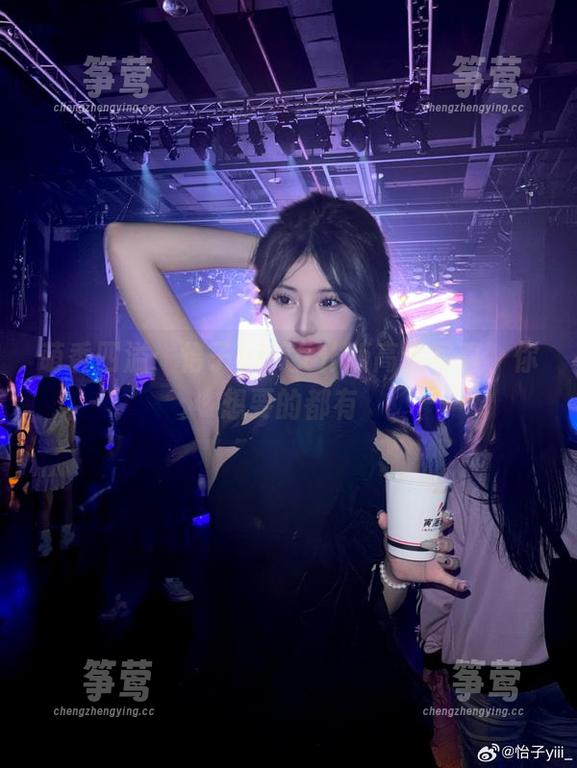 怡子yiii 萌香四溢:怡子yiii女仆版高清写真,你想要的都有