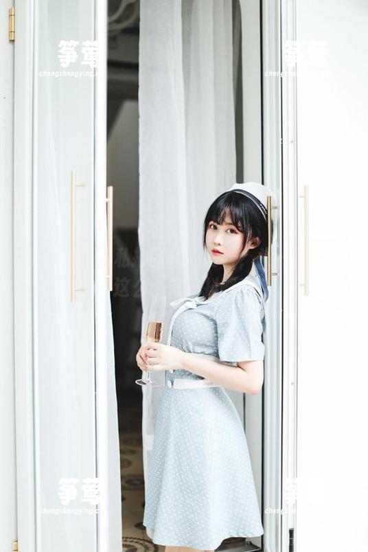 是依酱吖 是依酱吖的私拍图集:爱岩,头一回见她这么“爱”抖啊!