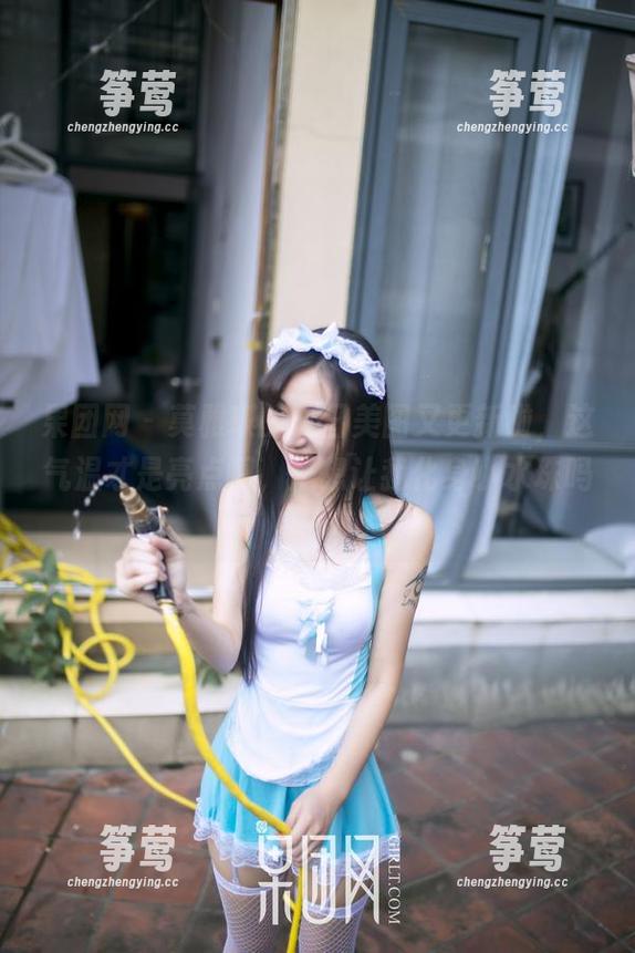 果团网-莫雅琪 果团网 - 莫雅琪的夏日美图又更新啦,这气温才是亮点啊,是想让我化身小水珠吗?