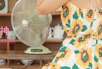 梦丝女神 - 校服再现：乔儿的私拍，绝对让你怀念课堂和课外的小把戏！