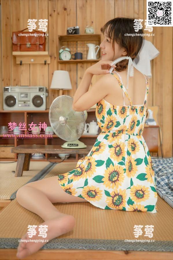 梦丝女神-乔儿 梦丝女神 - 校服再现:乔儿的私拍,绝对让你怀念课堂和课外的小把戏!