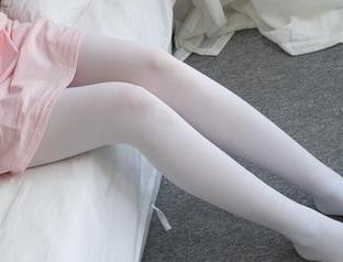 JK黑丝美足，来自森萝财团的写真集，快来下载，你的屏幕可能需要点美好！