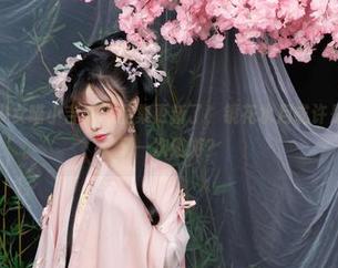 听说爆机少女喵小吉的作品集更新了,镜花水月或许是喵星人的又一次遨游?