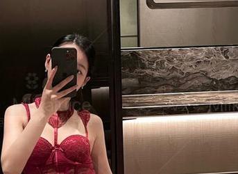 微密圈 - 原图快闪:“牛奶里的果汁”,夏日的汗水是否在流淌?如同心事般流动。