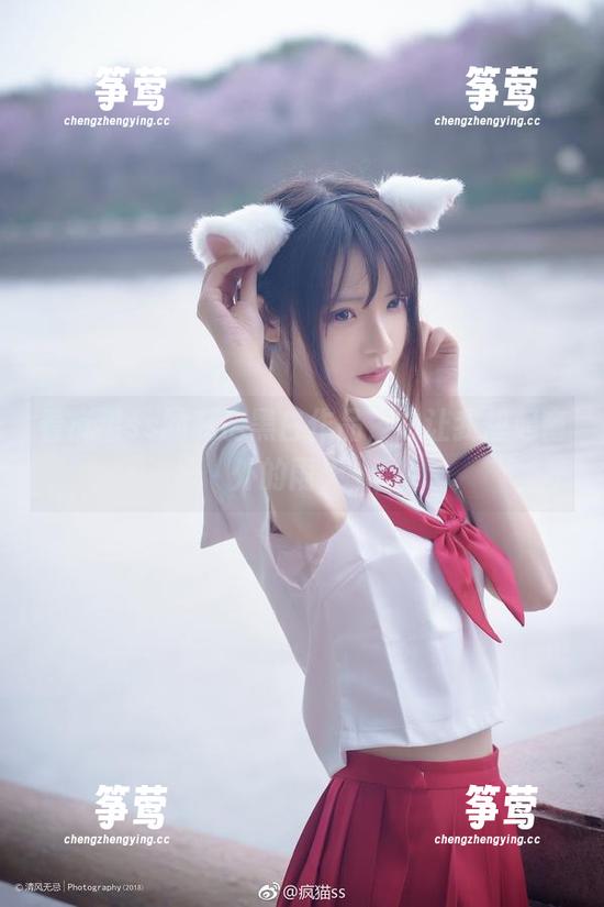 疯猫ss 看疯猫ss的私房黑白作品,总让我想起窗外的雨天…