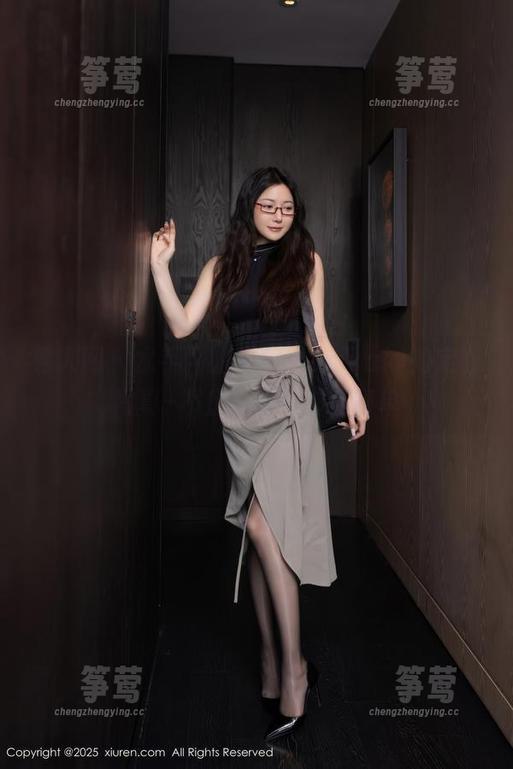 秀人网-Erikaki 秀人网 - 水手服的背后,Erikaki的定制写真–不止是服装那么简单