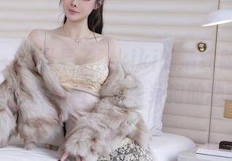 秀人网 - 观看星子柒kiki的清纯时,我的耳朵里悄悄响起了“单身狗的悲歌”!