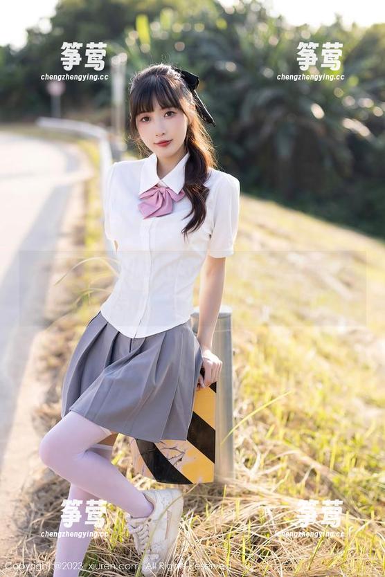 秀人网-果儿Victoria 秀人网 - 果儿Victoria的居家写真,女性的“阵雨”与“艳阳”精选版!