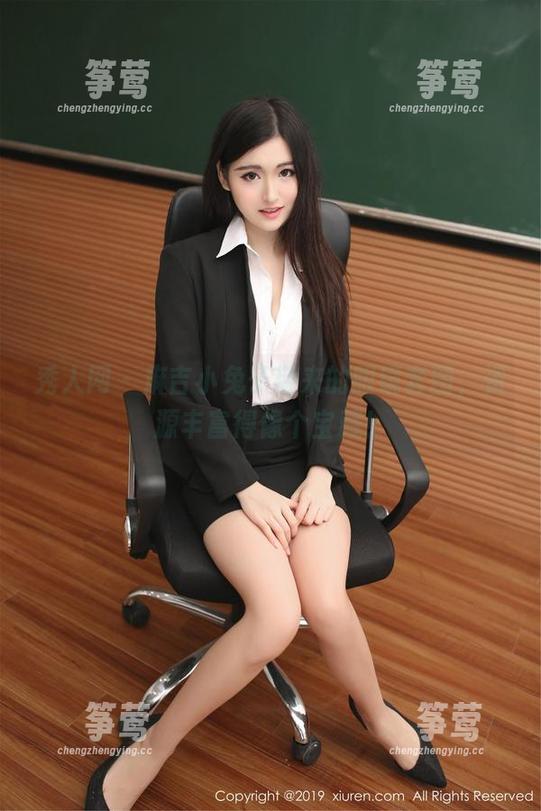 秀人网-麻吉小兔子 秀人网 - 麻吉小兔子带来的眼镜套图,资源丰富得像个宝藏!