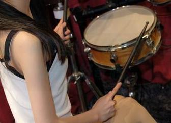 紧急企划 - 高清壁纸,唤醒你对五更百鬼女孩的好奇心。