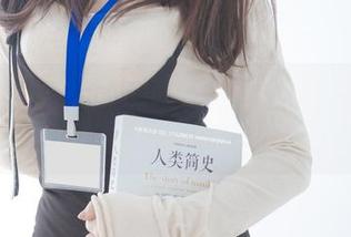紧急企划 - 小婕的眼镜套图,一小步…她的姿态让我想了很多。