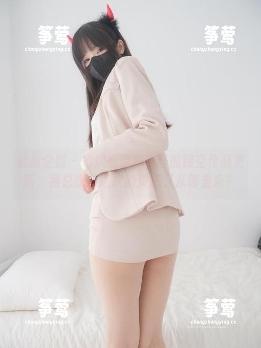 紧急企划-林书辞 紧急企划 - 每次看到林书辞的镂空作品更新,我总想:这次的灵感又从哪里来?