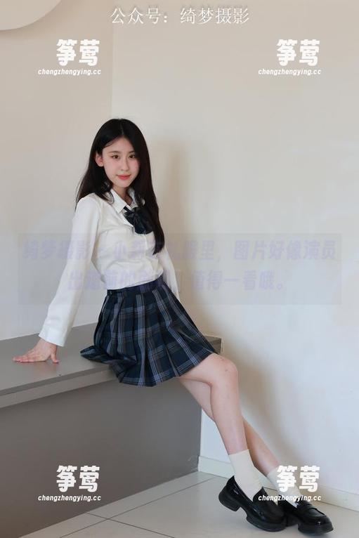 绮梦摄影-小莉 绮梦摄影 - 小莉在礼服里,图片好像演员出道前的剧照,值得一看哦。