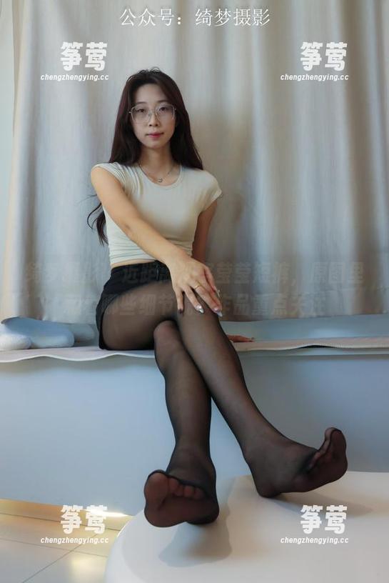 绮梦摄影-莹莹 绮梦摄影 - 近距离观察莹莹短裤,原图里藏着哪些细节呢?作品重点关注