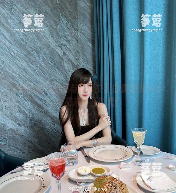 腐团儿Ikaros 欢迎光临!福利与写真交汇的腐团儿Ikaros艾米莉娅时代!