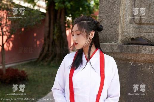 蜜桃社-美绪 蜜桃社 - 这是美绪的居家套图—懒散到脱离现实了吧?
