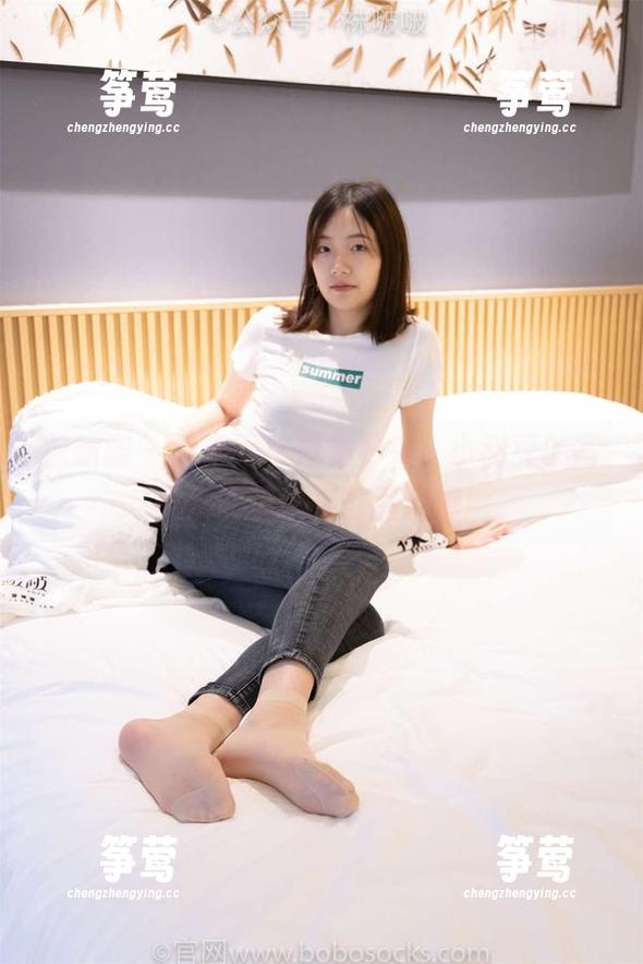 袜啵啵-小甜豆 袜啵啵 - 黑渔网袜惊艳归来,小甜豆的写真集原图幸福氛围满满!