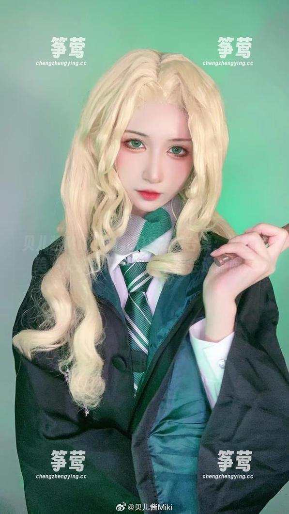 贝儿酱Miki 贝儿酱Miki春梅COS私拍合集:潜藏的美,快来见识一下,不然会遗憾哦。
